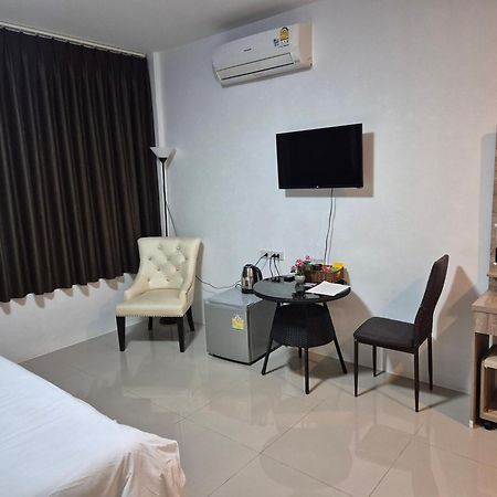 Dorothys Hotel Pattaya Buitenkant foto
