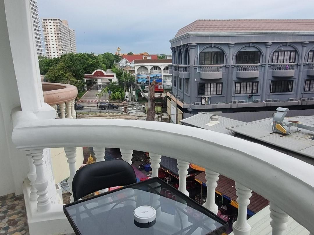 Dorothys Hotel Pattaya Kamer foto