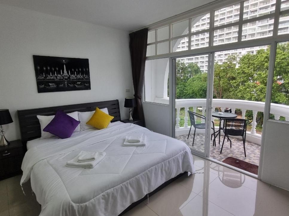Dorothys Hotel Pattaya Buitenkant foto