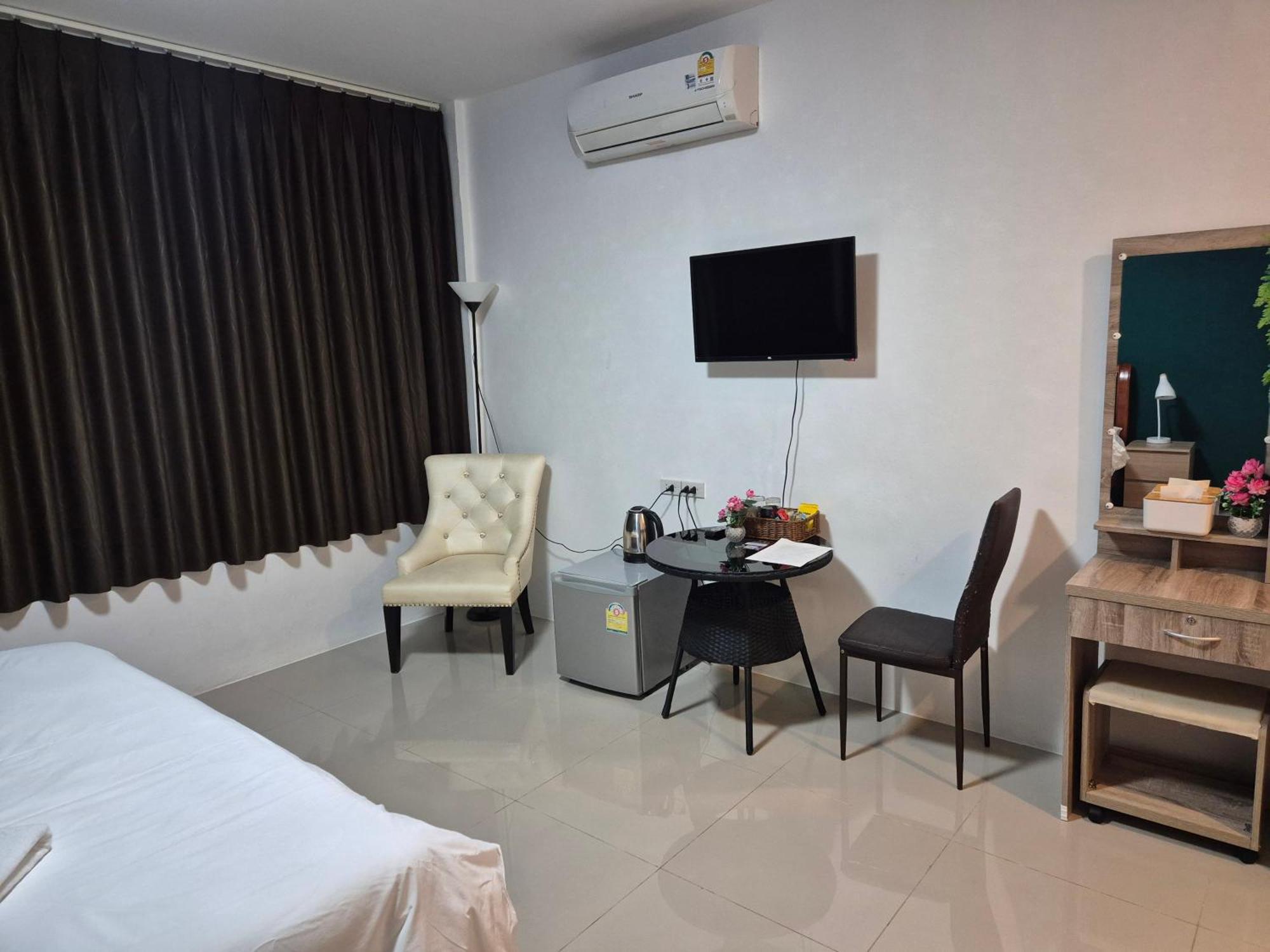 Dorothys Hotel Pattaya Buitenkant foto