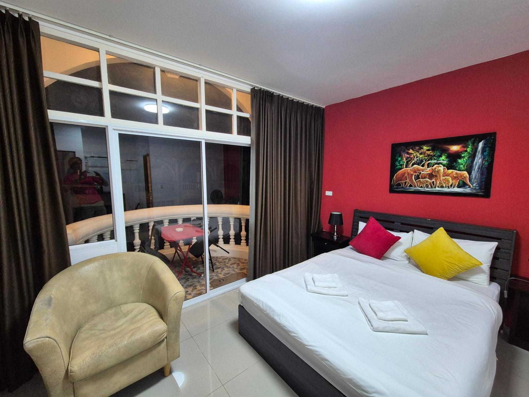 Dorothys Hotel Pattaya Buitenkant foto