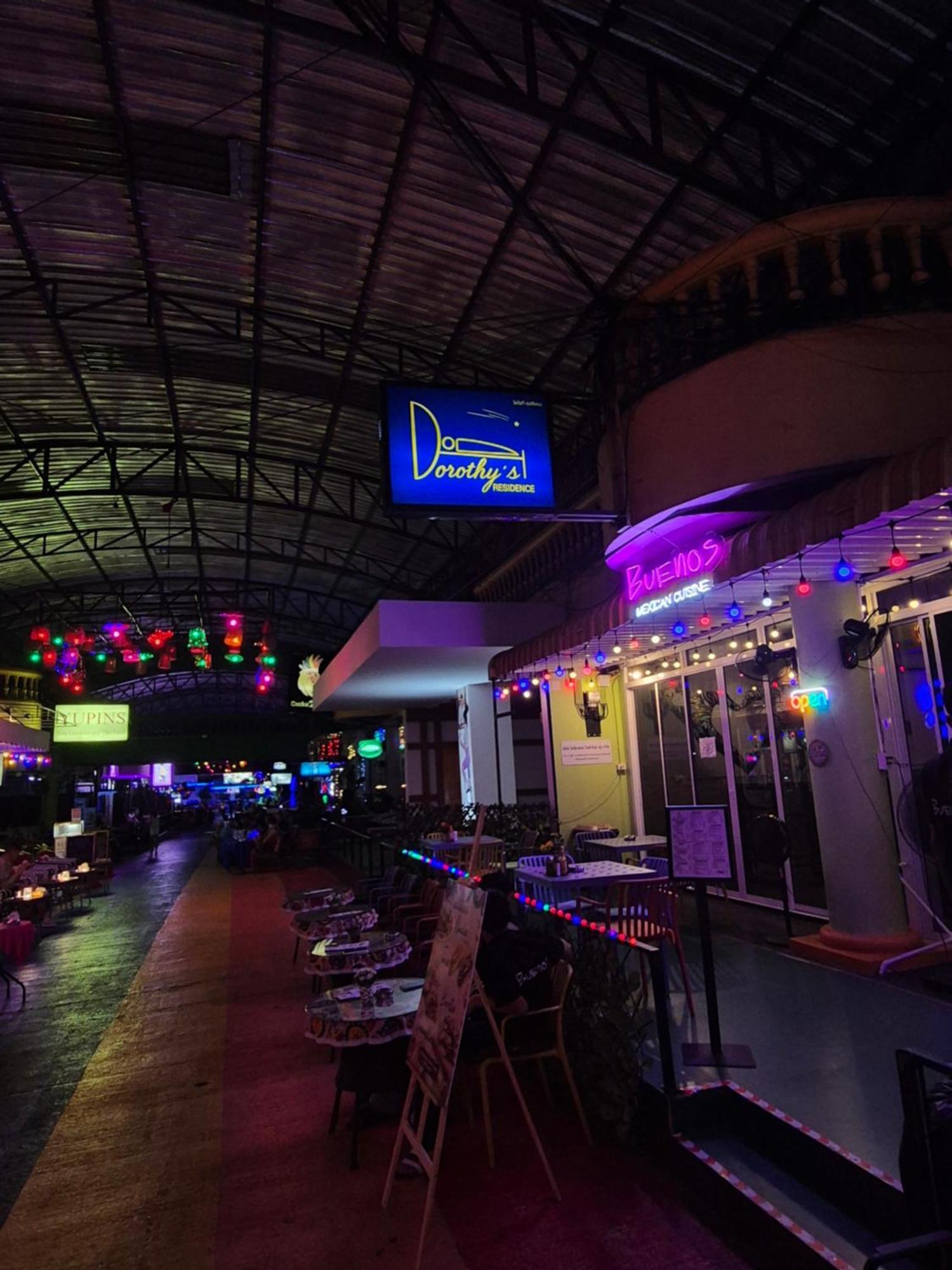 Dorothys Hotel Pattaya Buitenkant foto